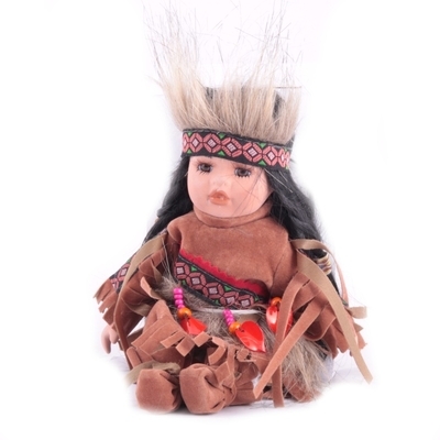 Porcelánová panenka (babika) indiánka Nokosi 15 cm