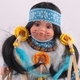 Porcelánová panenka Cashibo indián s bubnem 30 cm - 2/2